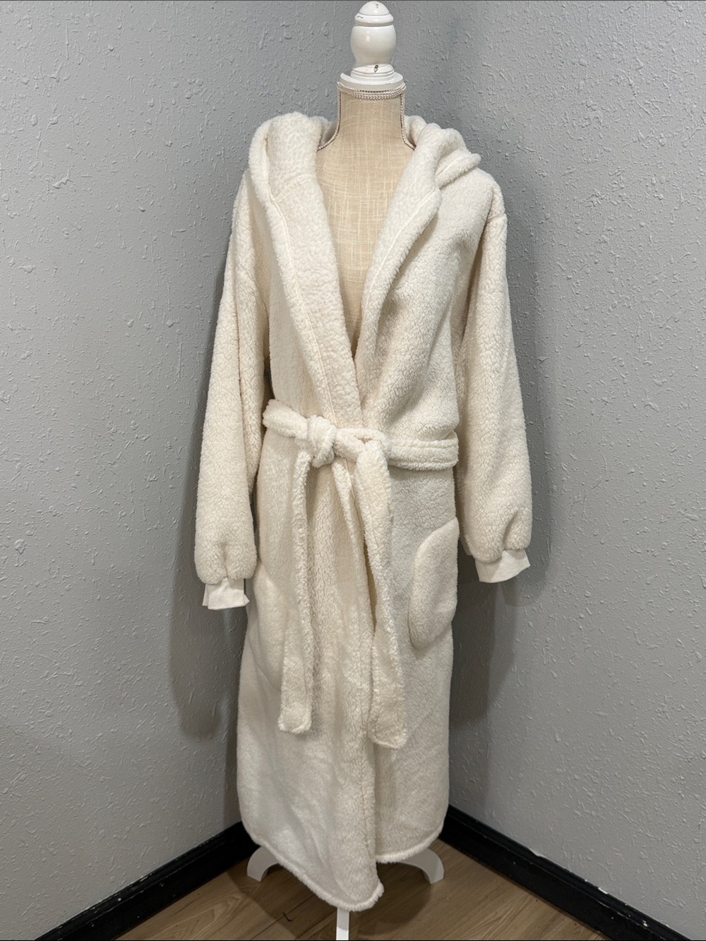 Pottery Barn Long Sherpa Robe Women’s Size XL Hooded Ivory